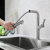 Nuevos grifos de cocina de acero inoxidable montados en cubierta de estilo moderno con rociador extraíble Mezclador de cocina cepillado