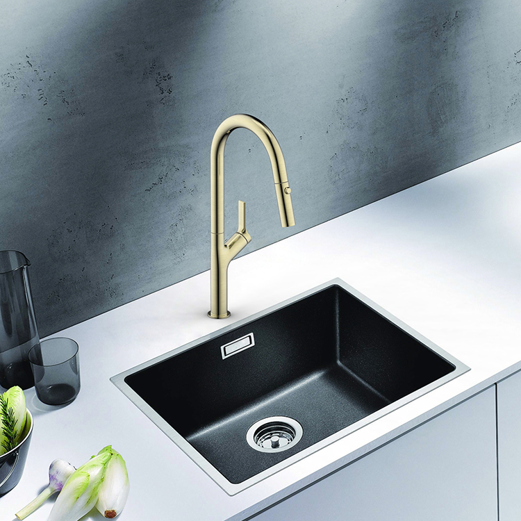 Grifo de fregadero montado en cubierta de lujo 304 Grifo de cocina de oro cepillado de agua fría y caliente